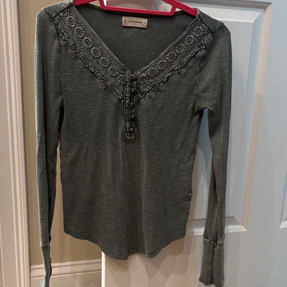 Excellent used condition lace type trim design Henley.